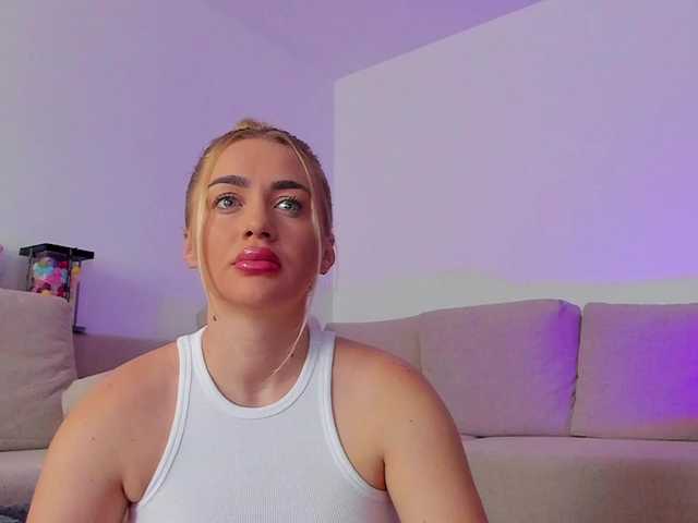 cuteblondiex online show from August 15, 5:55 am