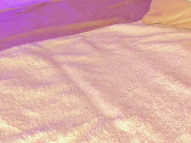 cutte-hanna18 online show from August 14, 6:11 pm