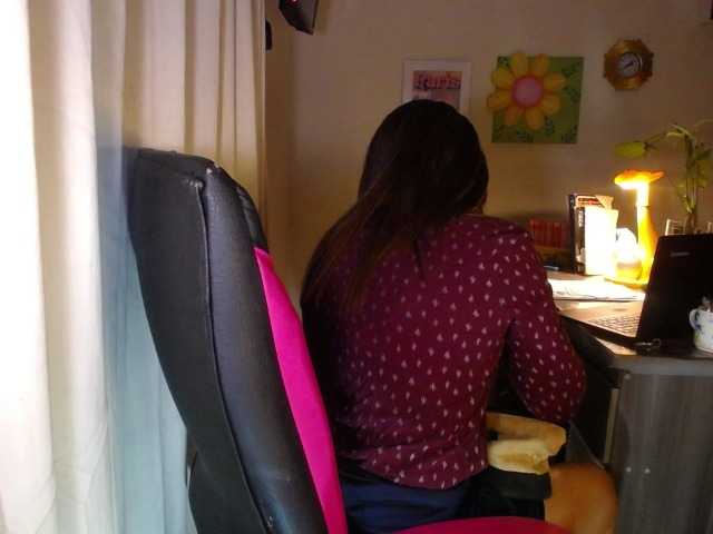 danielle-rose online show from July 25, 4:55 pm