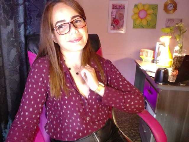 danielle-rose online show from August 13, 4:10 pm