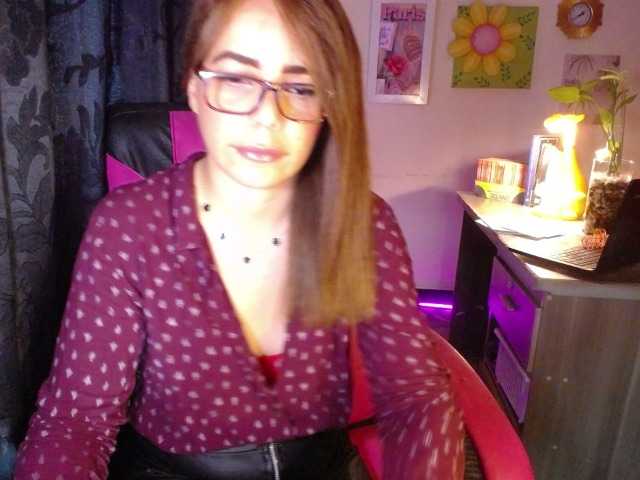 danielle-rose online show from August 13, 6:22 pm
