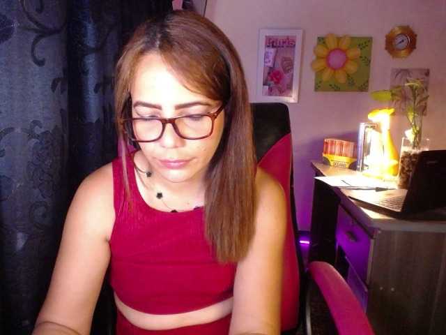danielle-rose online show from August 14, 3:48 pm