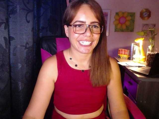 danielle-rose online show from August 14, 6:00 pm