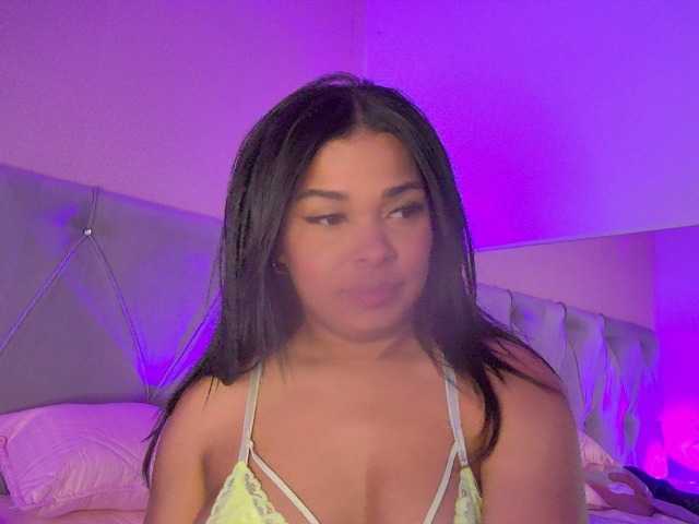 DeniseMoca online show from August 8, 5:35 pm