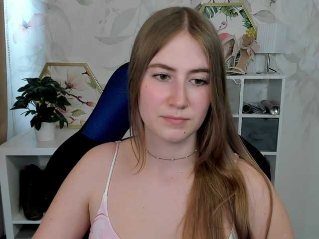 desireMegan online show from August 4, 1:41 pm