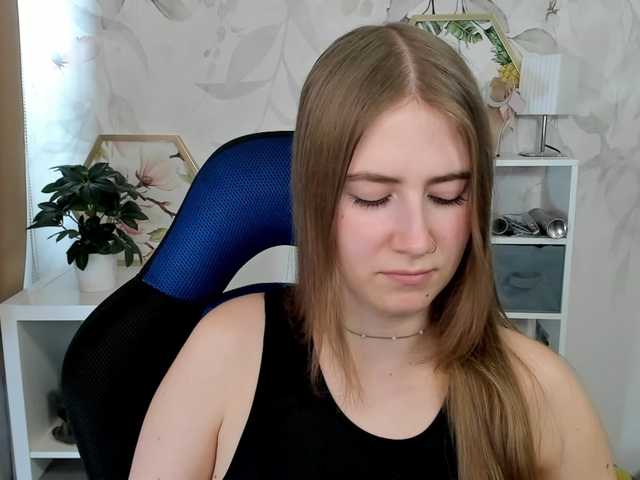 desireMegan online show from August 5, 9:29 am