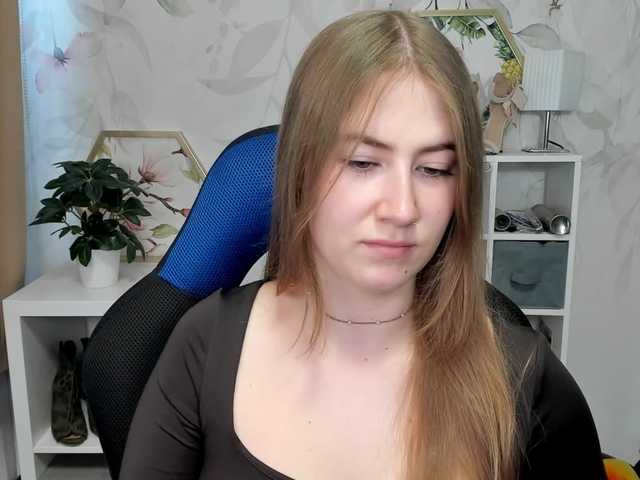 desireMegan online show from August 6, 5:28 am