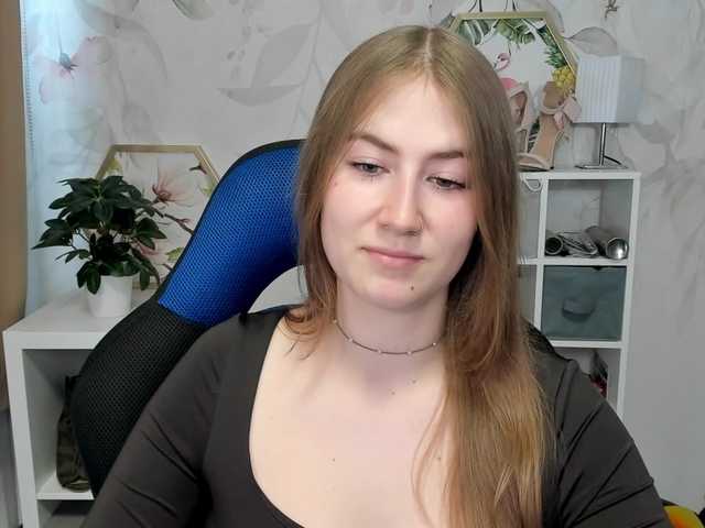 desireMegan online show from August 6, 6:34 am
