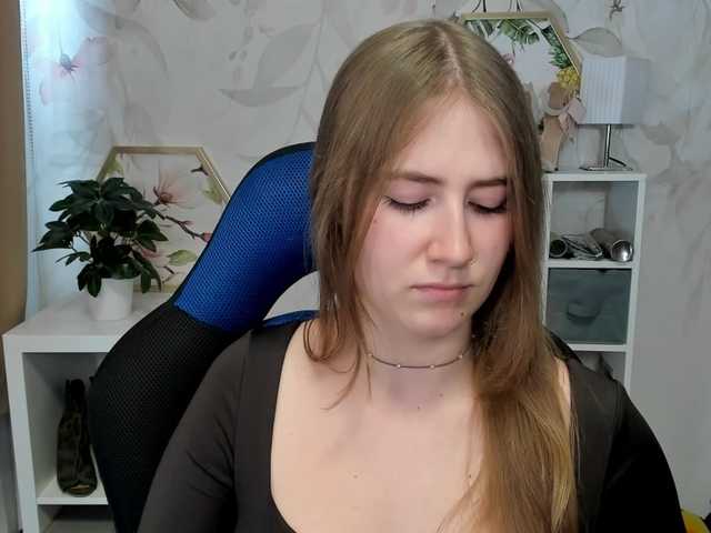 desireMegan online show from August 6, 7:40 am