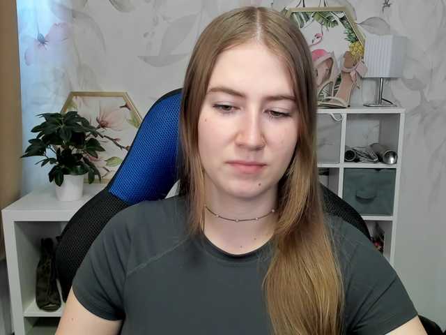 desireMegan online show from August 7, 6:35 am
