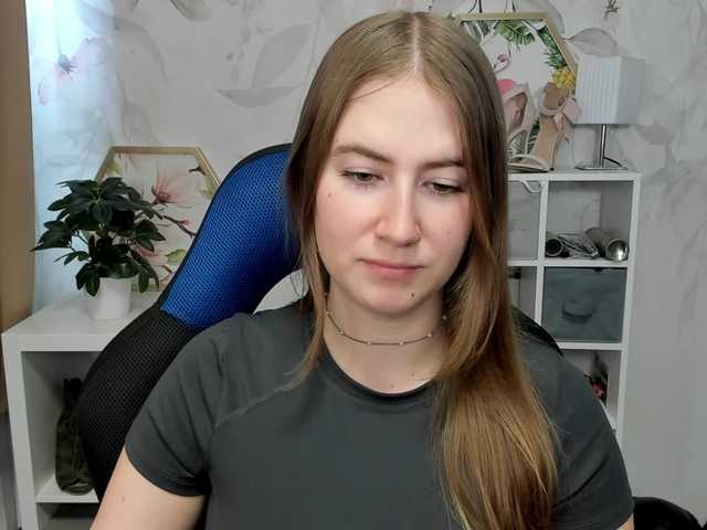 desireMegan online show from August 7, 7:41 am