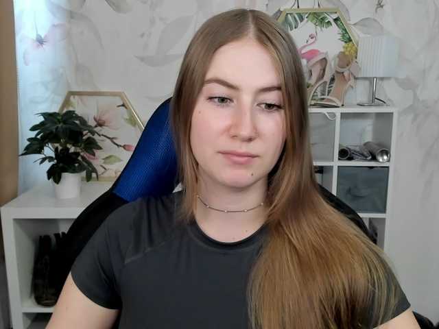 desireMegan online show from August 7, 8:58 am