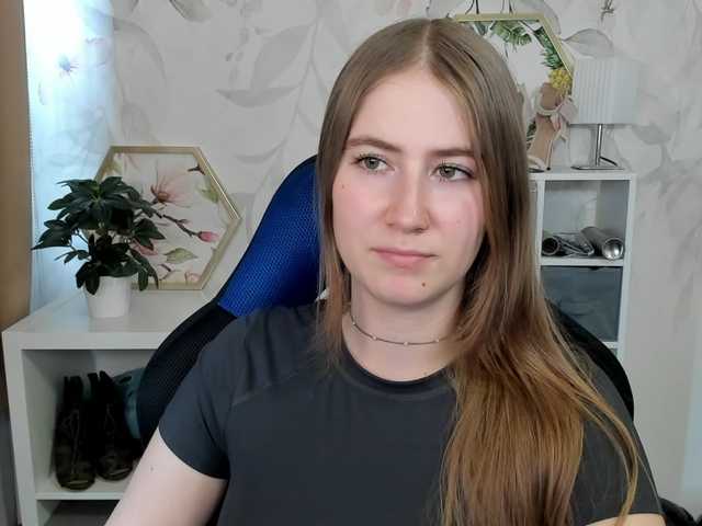 desireMegan online show from August 7, 10:04 am