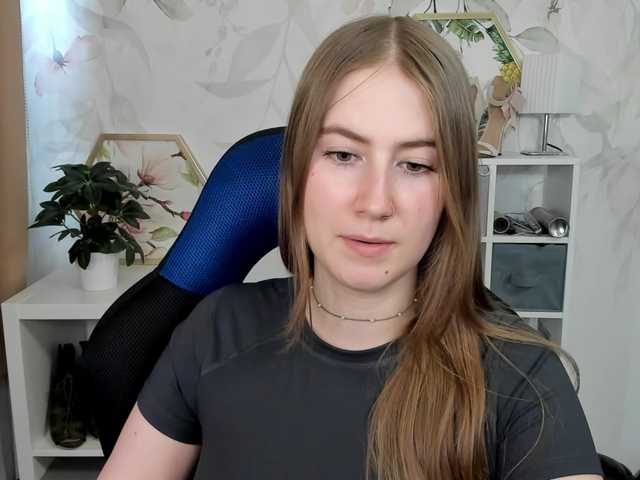 desireMegan online show from August 7, 11:10 am