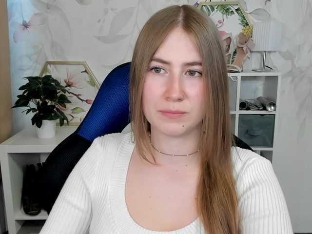 desireMegan online show from August 10, 4:19 pm