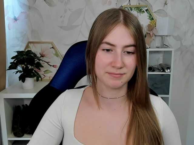 desireMegan online show from August 11, 3:58 pm