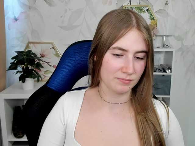 desireMegan online show from August 11, 5:04 pm