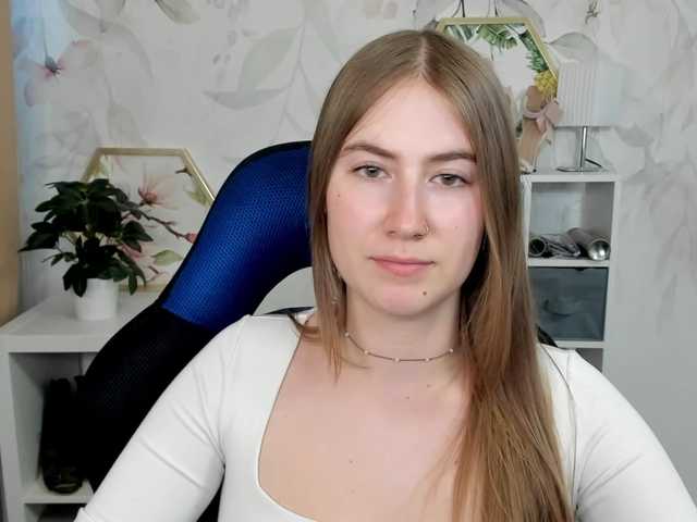 desireMegan online show from August 11, 6:10 pm