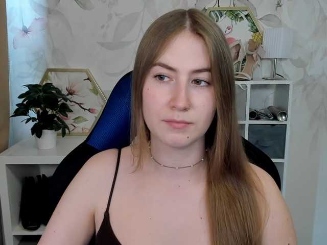 desireMegan online show from August 12, 12:18 pm