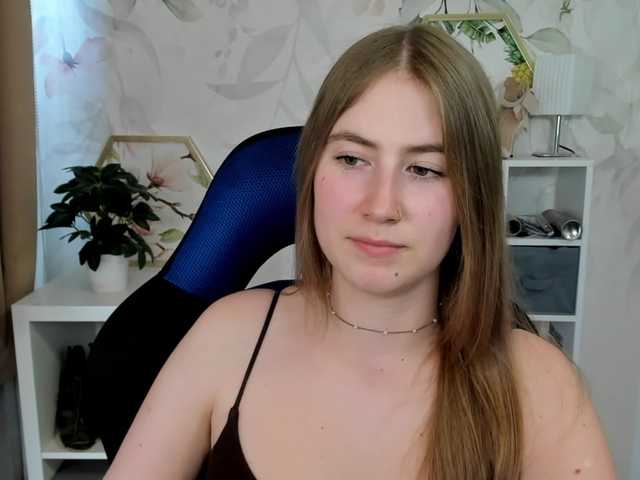 desireMegan online show from August 12, 4:20 pm