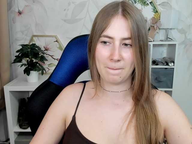 desireMegan online show from August 12, 6:54 pm