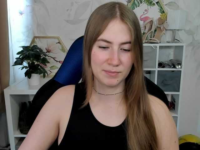 desireMegan online show from August 13, 10:40 am