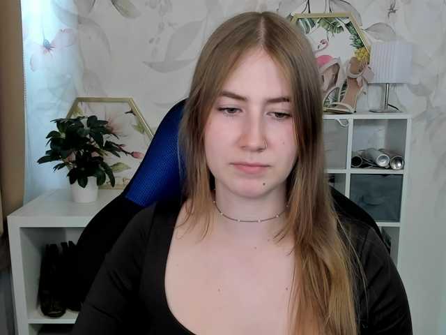 desireMegan online show from August 17, 12:43 pm