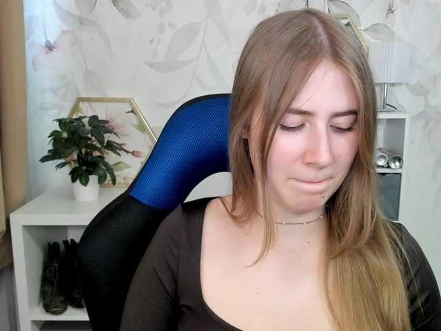 desireMegan online show from August 17, 4:23 pm