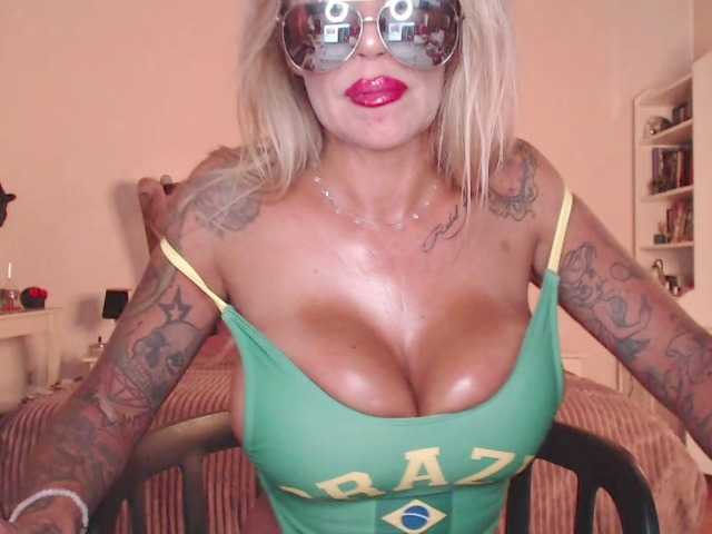 desireSADIE online show from August 12, 4:31 pm