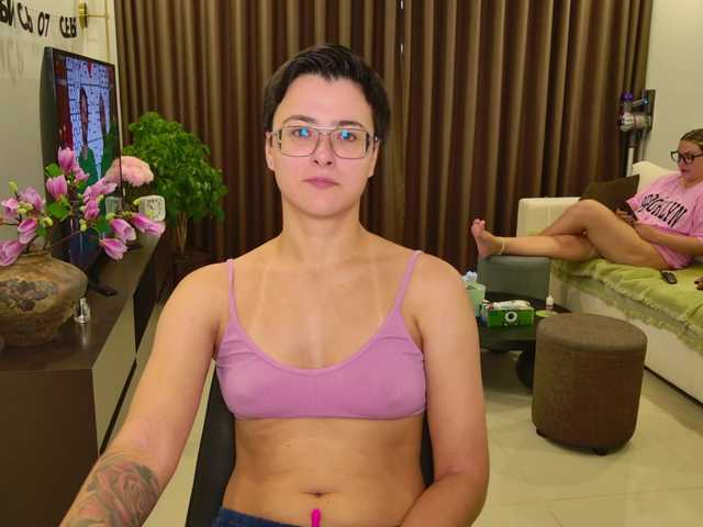 dreamteamgirls online show from June 26, 8:01 pm