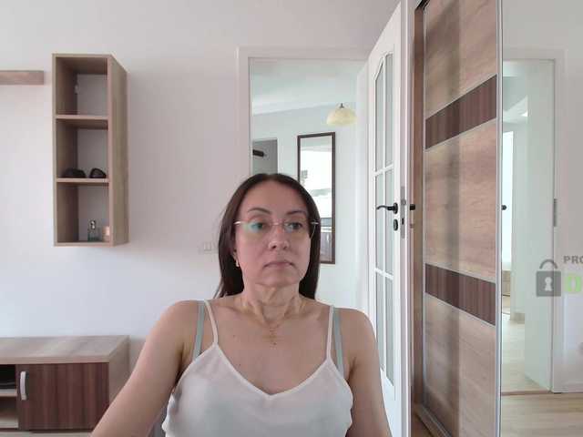 dulcesiomar8 online show from August 12, 10:06 am