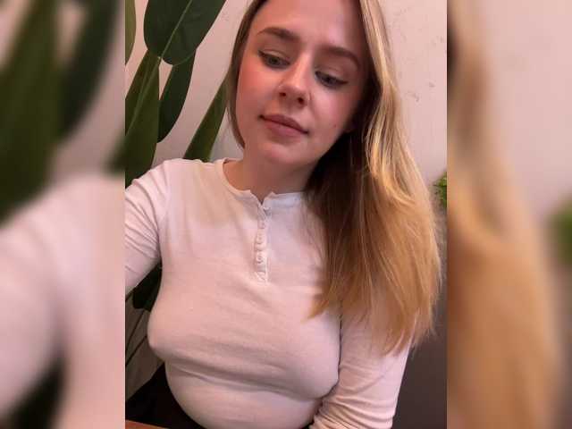 elegantbabe online show from July 17, 3:01 pm