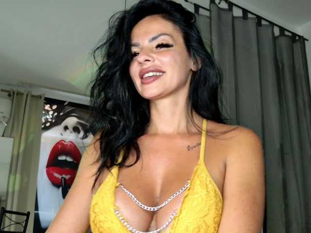 Ella-Hottie online show from August 6, 10:58 am