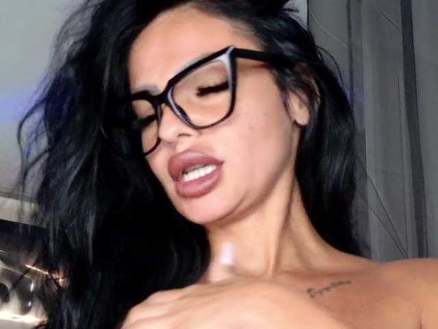 Ella-Hottie online show from August 7, 4:45 am