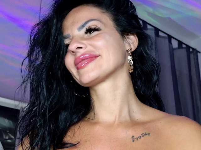 Ella-Hottie online show from August 17, 5:56 am