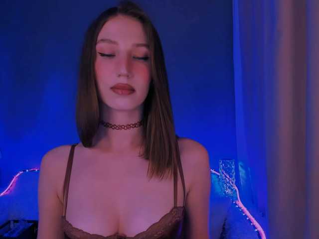 ellaamber online show from July 18, 2:45 am
