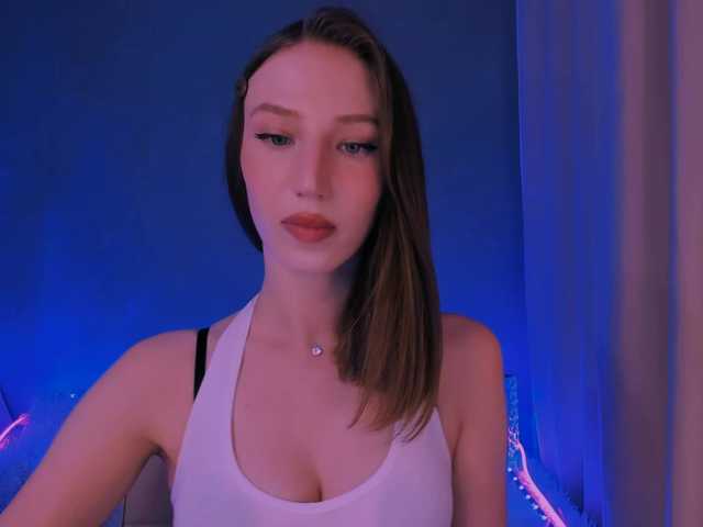 ellaamber online show from August 5, 5:55 pm