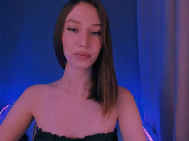ellaamber online show from August 7, 3:23 pm
