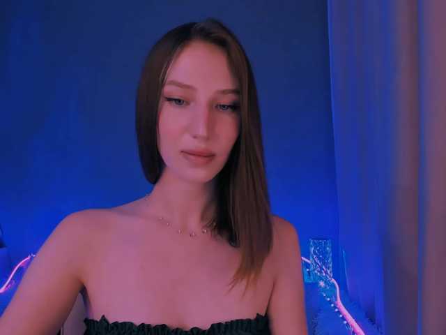ellaamber online show from August 7, 7:25 pm