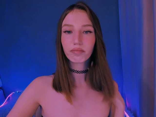 ellaamber online show from August 8, 7:14 pm