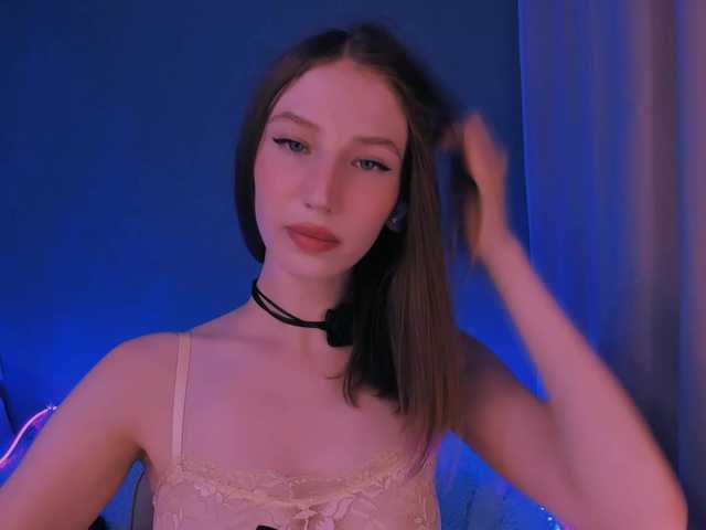 ellaamber online show from August 10, 4:19 pm
