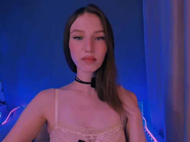 ellaamber online show from August 10, 7:15 pm
