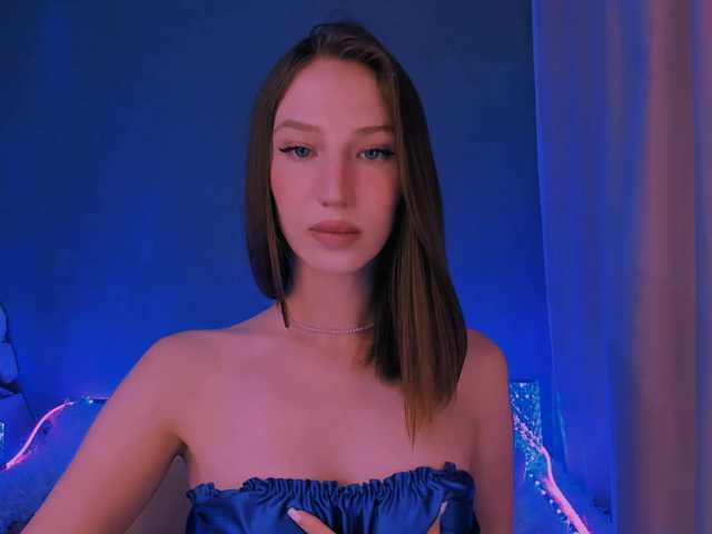 ellaamber online show from August 11, 8:44 pm