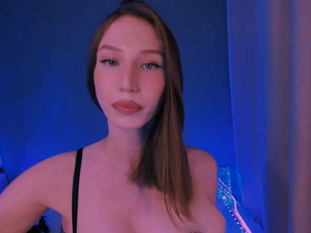 ellaamber online show from August 12, 8:55 pm