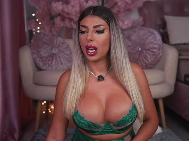 emmagoddess online show from August 3, 9:44 pm