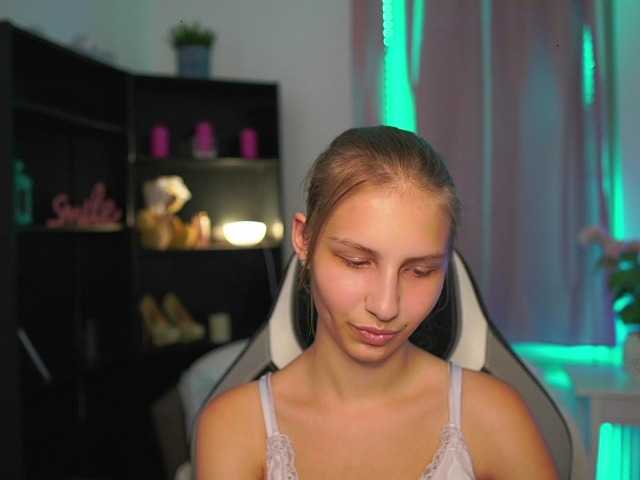 emmiemurray online show from August 4, 1:08 pm