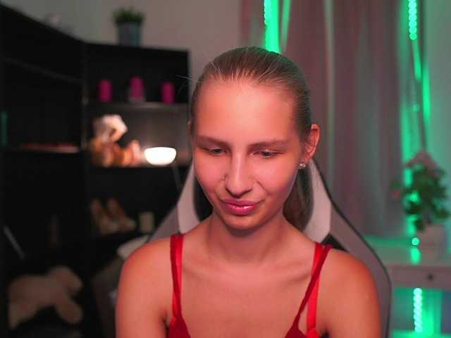 emmiemurray online show from August 14, 10:57 pm