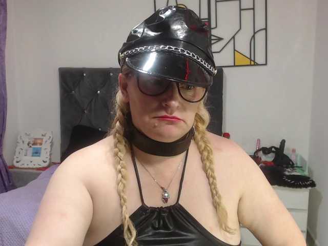 emperatrizfuckass online show from August 14, 3:15 pm