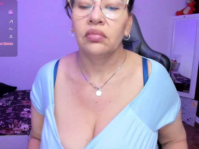 esmeraldamilf online show from August 14, 8:45 pm