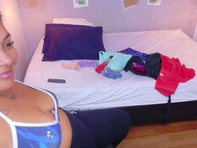 fat-naughtyass online show from August 12, 5:59 pm